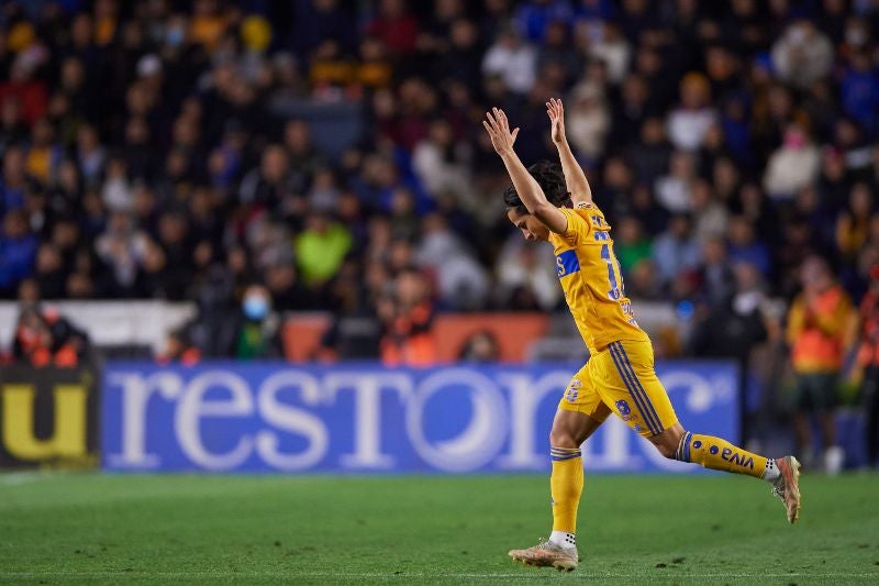 Diego Lainez en su debut con Tigres