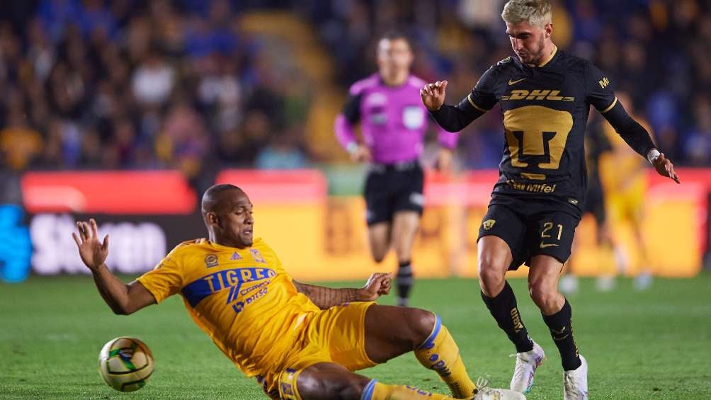 Samir disputando un balón vs del Prete