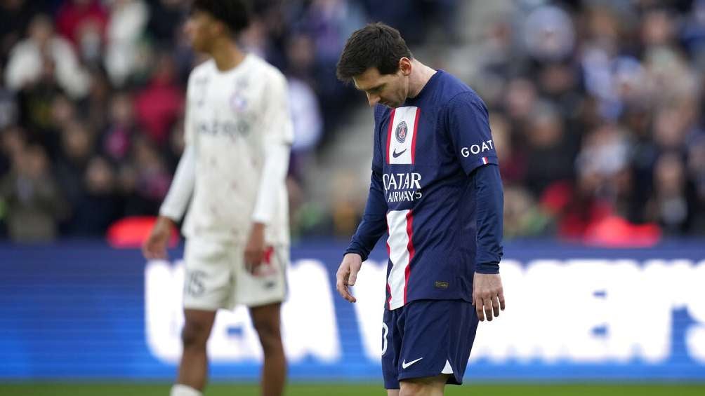 Messi cabizbajo en el partido vs Lille 