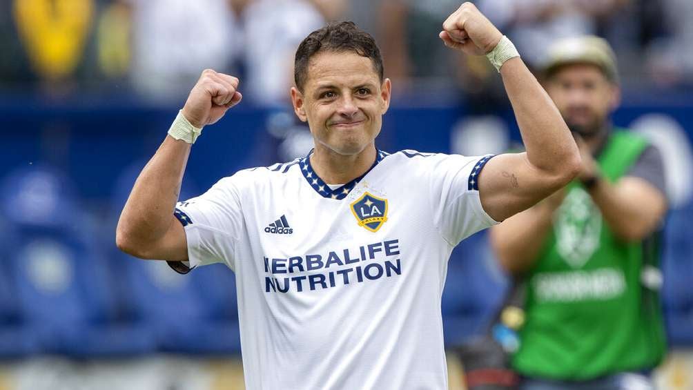 Chicharito celebrando gol con Galaxy