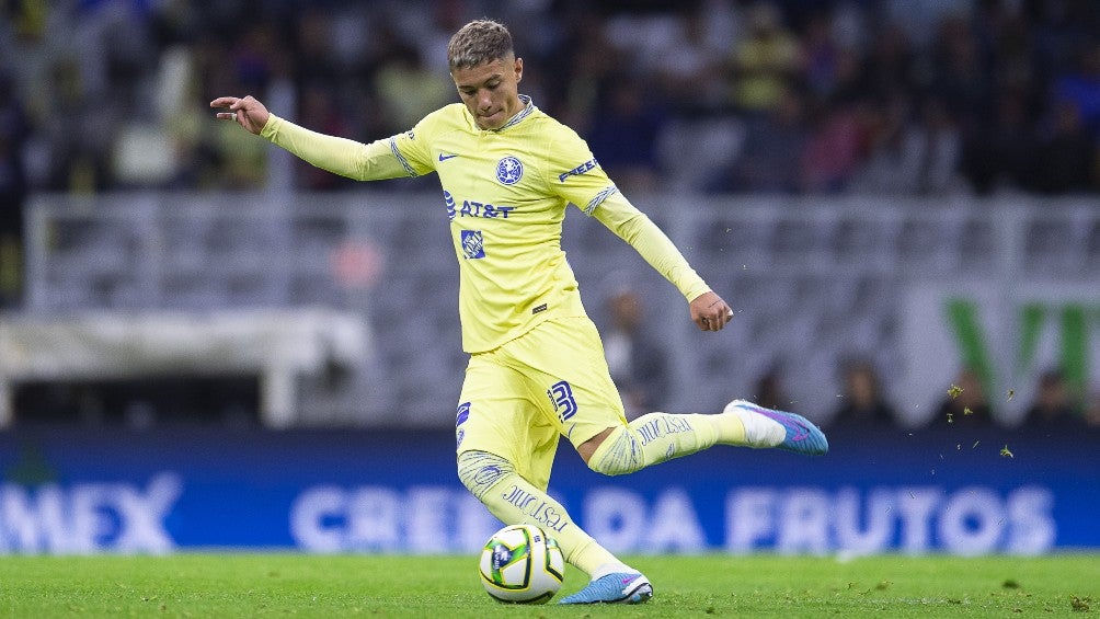 Emilio Lara en partido con América