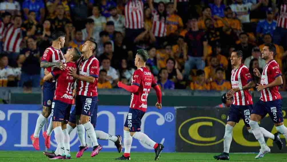 Chivas venció a Tigres en el Volcán y suma su quinta victoria en el Torneo