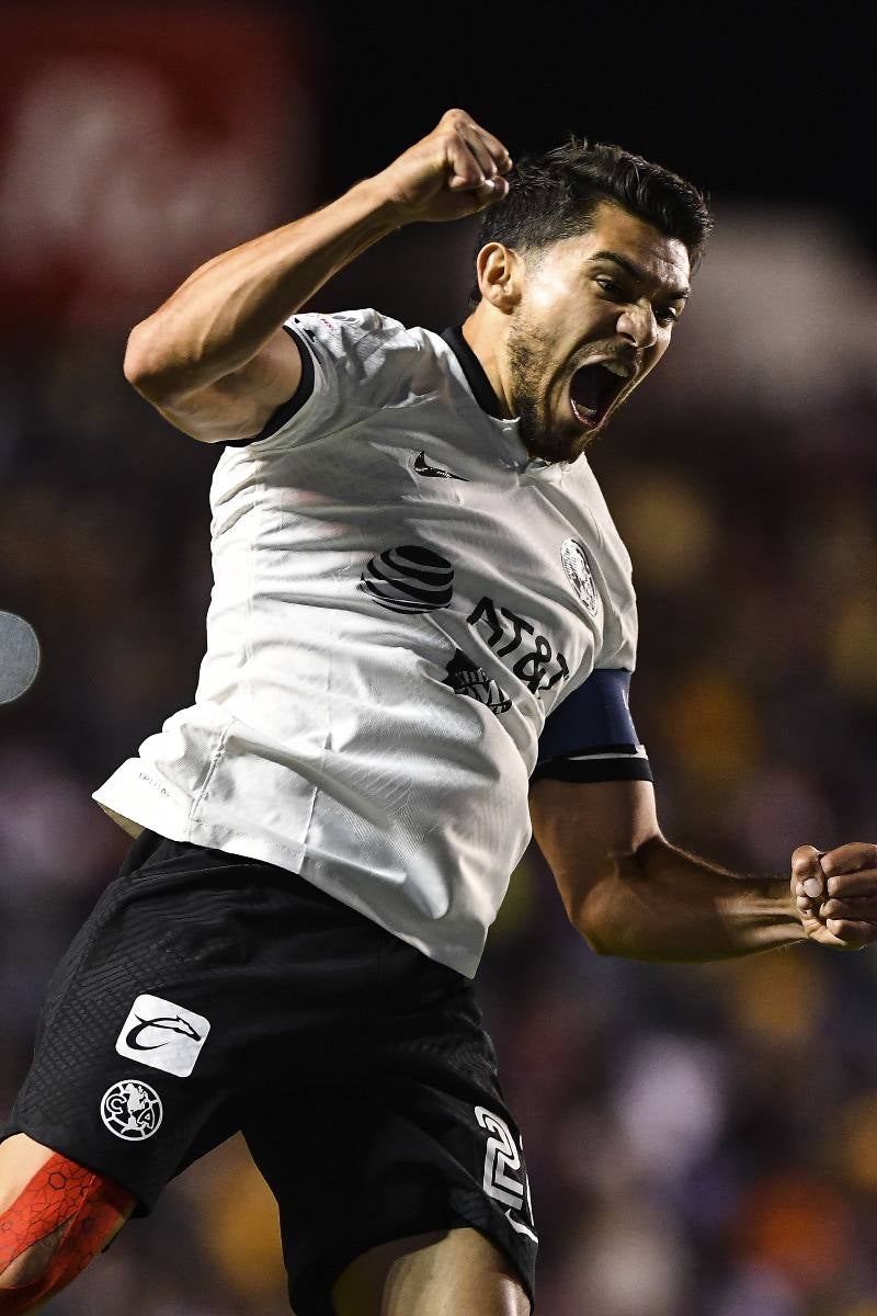 Henry Martin en festejo de gol