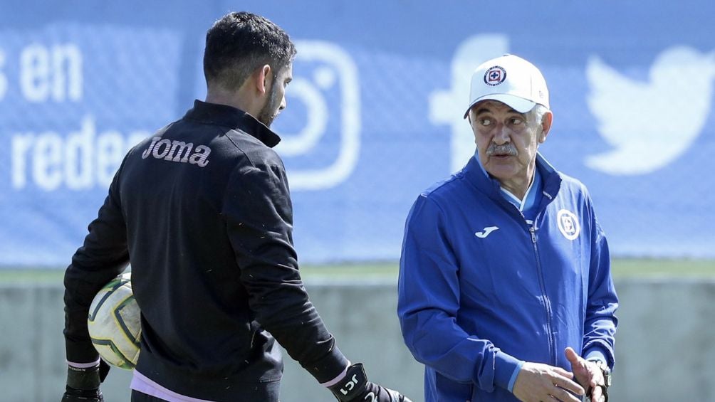 José de Jesús Corona en el entrenamiento junto a Ferretti