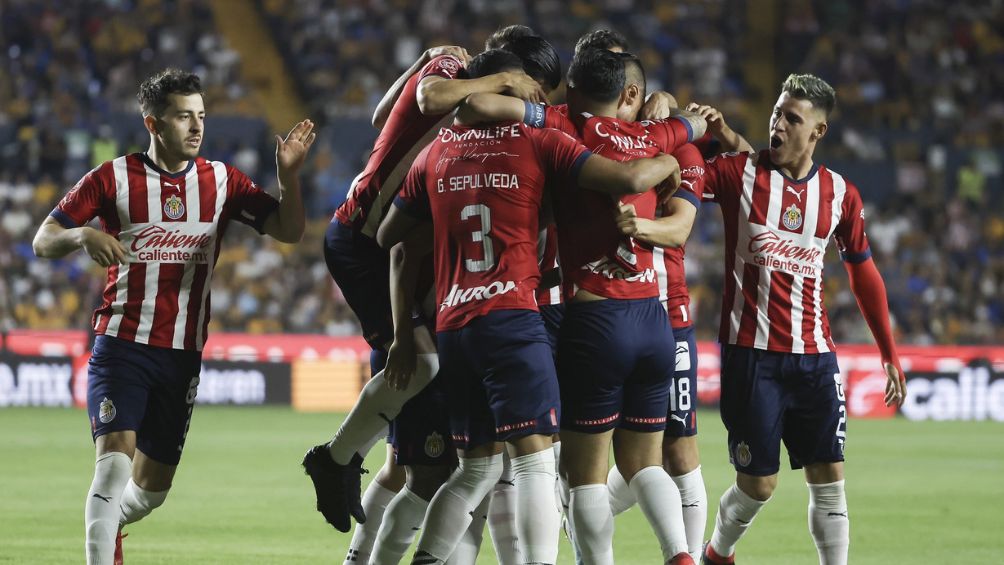 Los jugadores del Rebaño celebran un gol 