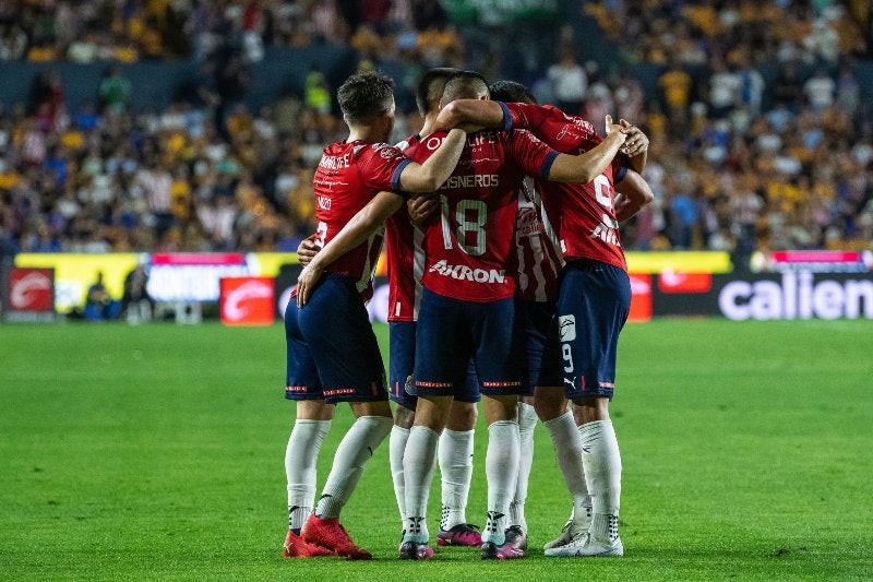 Chivas en festejo de gol