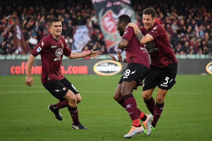 Conjunto del Salernitana celebrando gol 