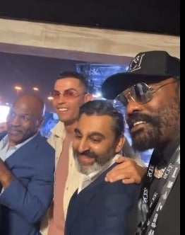 Cristiano Ronaldo y Mike Tyson juntos en Jake Paul vs Tommy Fury