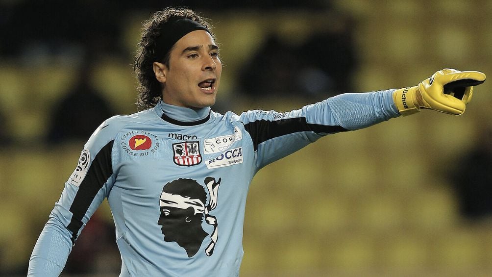 Ochoa Magaña cuando jugaba para el Ajaccio, primer equipo en Europa