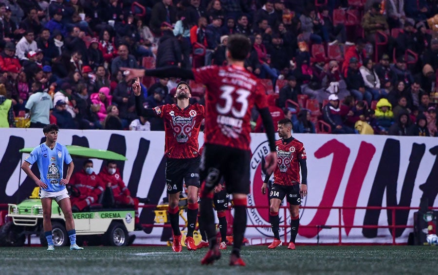 Lisandro López celebra gol