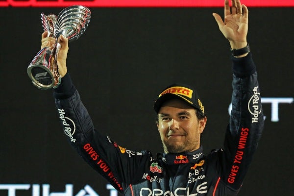 Checo Pérez en festejo