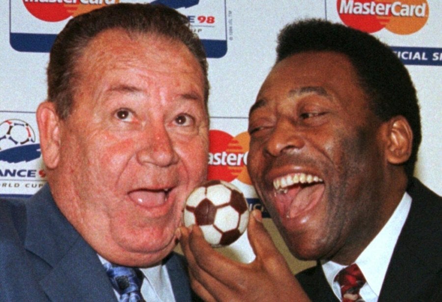 El francés posa con Pelé previo al Mundial de Francia 98