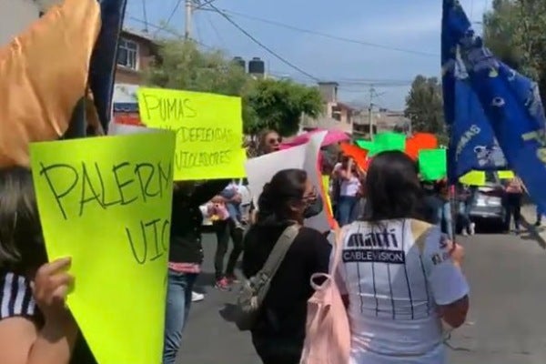 Las mujeres se manifestaron afuera de La Cantera 