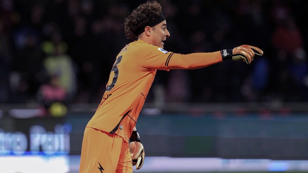 Guillermo Ochoa ha sido elogiado en Europa