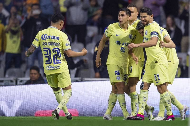 Jugadores del América en festejo de gol