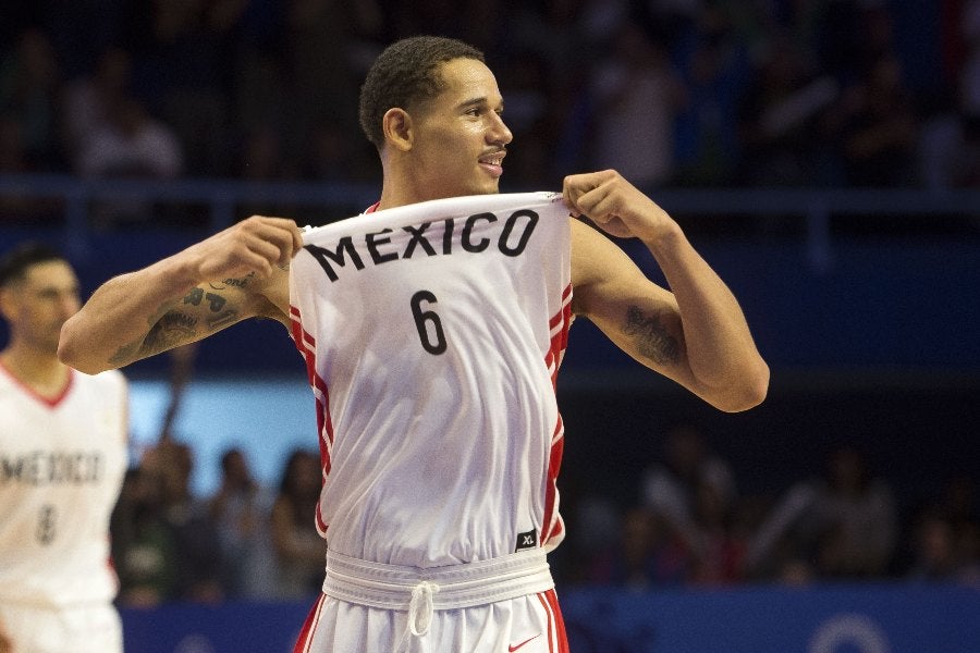 Juan Toscano con la selección mexicana de basquetbol 