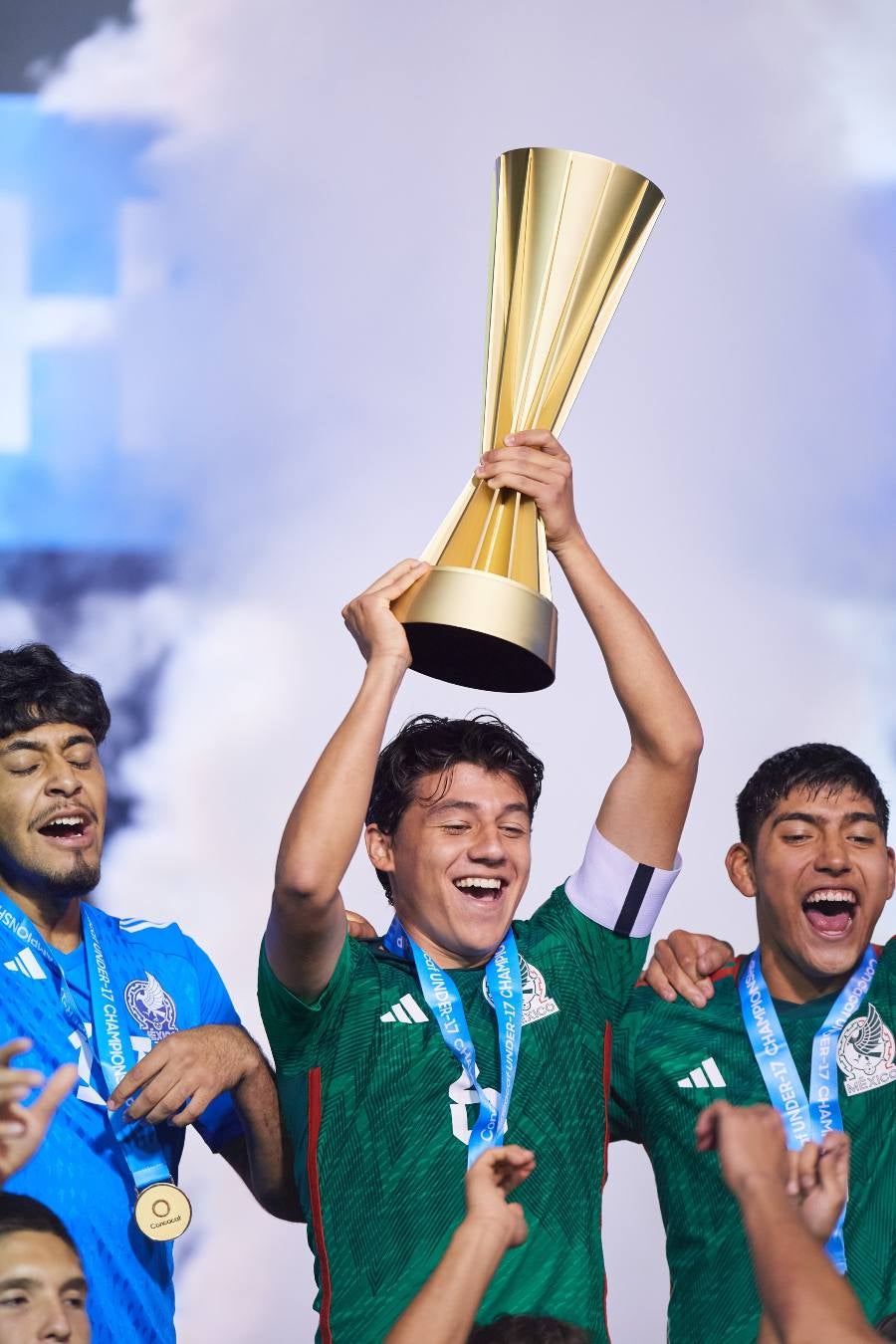 Selección Mexicana levantando título del Premundial Sub-17