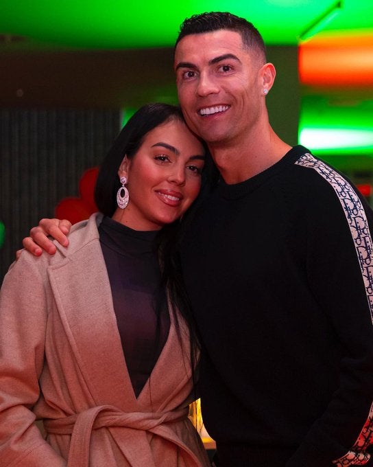 Cristiano Ronaldo luce feliz junto a Georgina Rodríguez