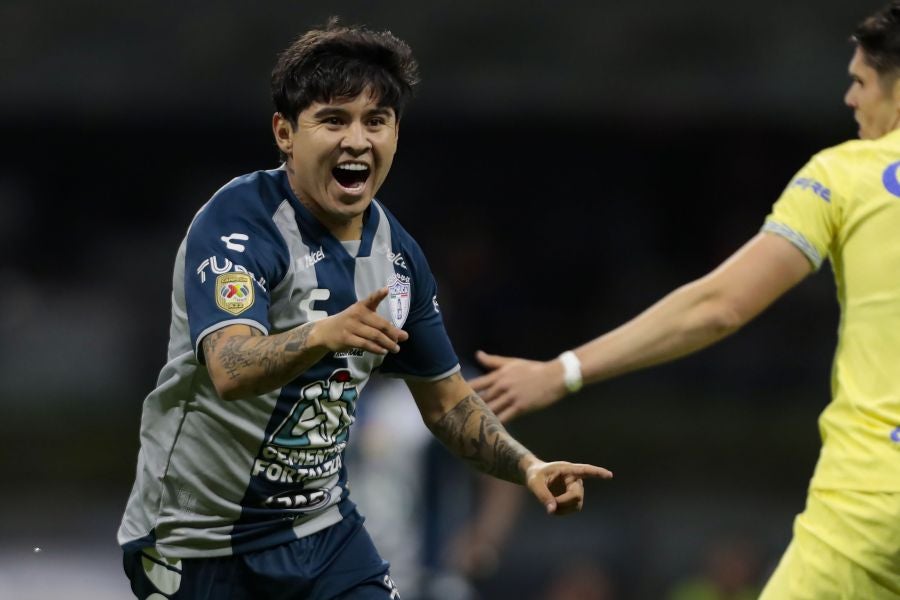 Chofis López en partido con Pachuca 