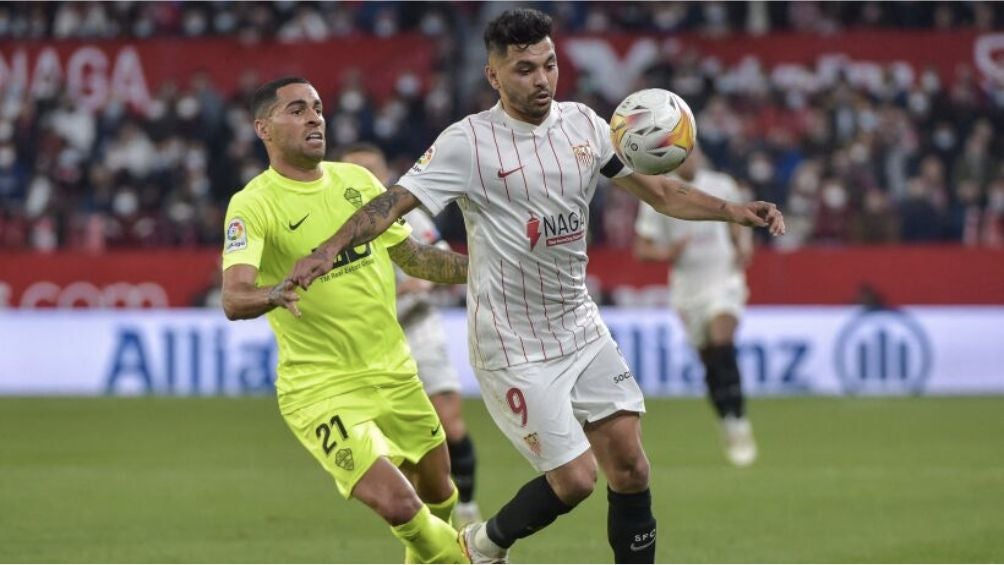 Corona durante un partido con el Sevilla