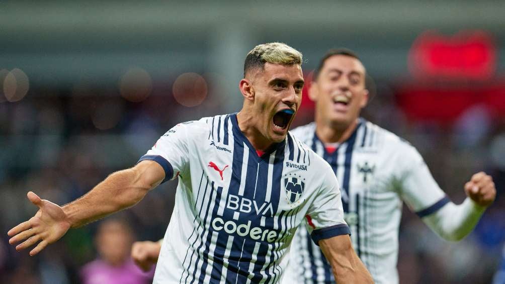 Berterame festejando gol con Rayados