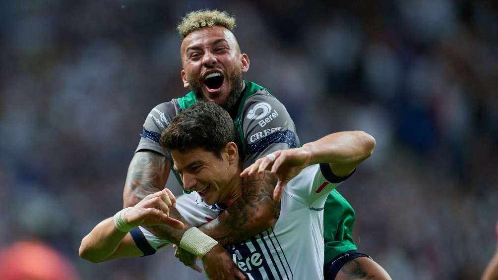 Víctor Guzmán celebrando su primer gol con Rayados