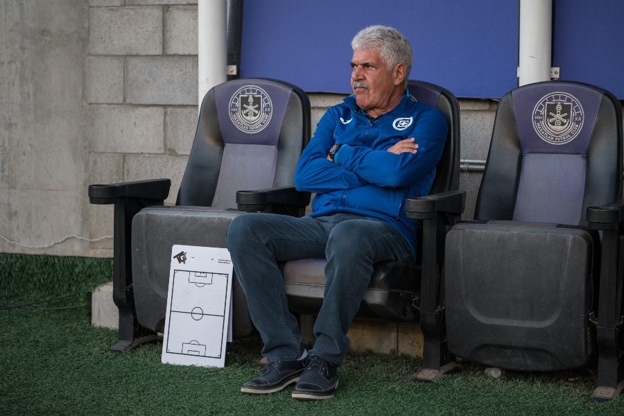 Ricardo Ferretti en el banquillo en juego contra Mazatlán 