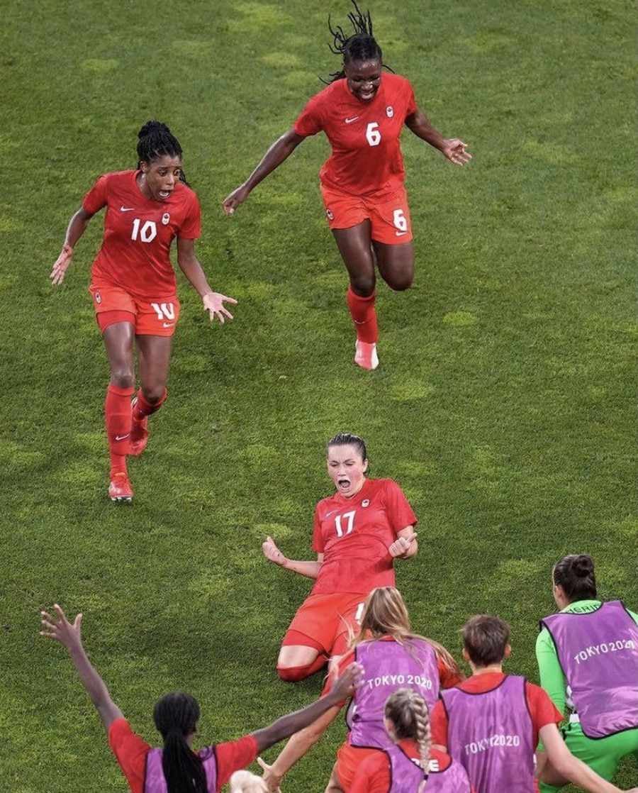 Cuadro Femenil de Canadá en partido 