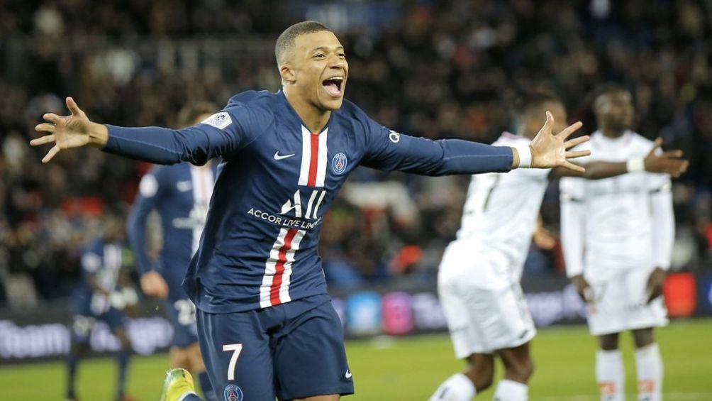 Kylian Mbappé celebrando gol con el PSG