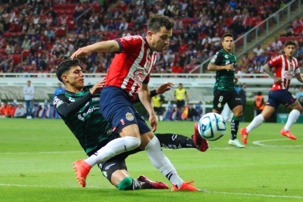 Mozo en el partido contra Santos