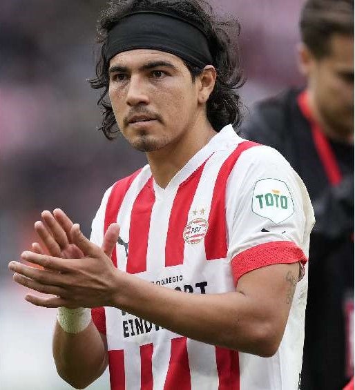 Erick Gutiérrez en partido con el PSV