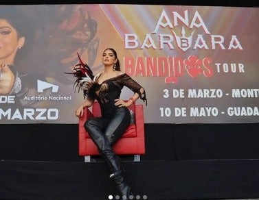 Ana Bárbara anunciando su concierto