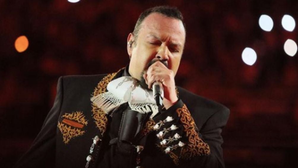 Pepe Aguilar durante el "Jaripeo Sin Fronteras" en la Plaza de Toros