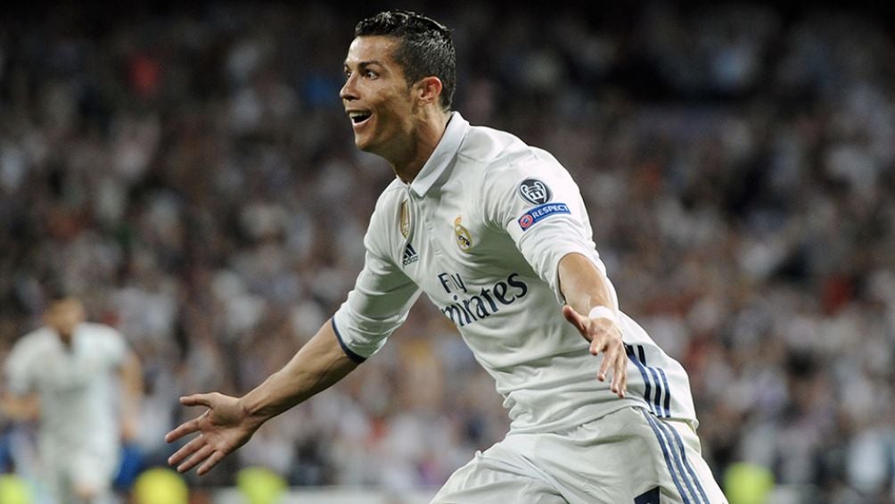 Cristiano Ronaldo celebrando un gol con el conjunto merengue