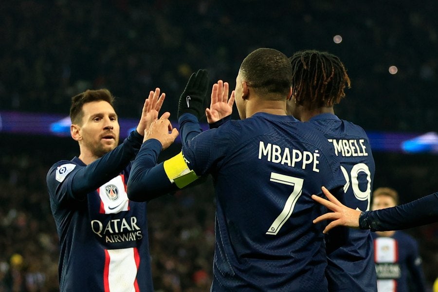 Messi y Mbappé en juego con el PSG