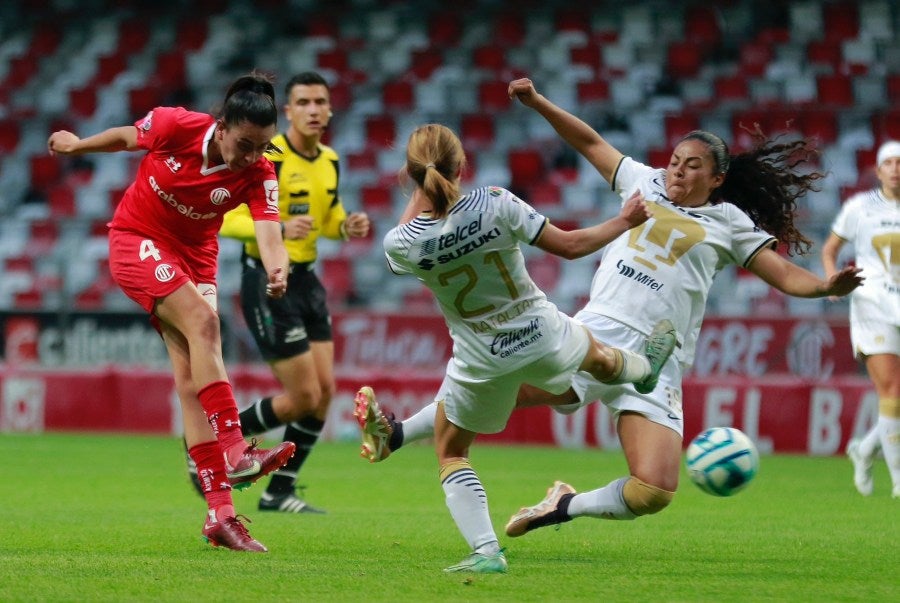 Pumas y Toluca en partido de la Liga MX Femenil 