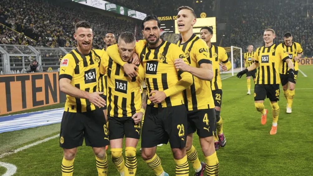 Jugadores celebran el gol de Marco Reus