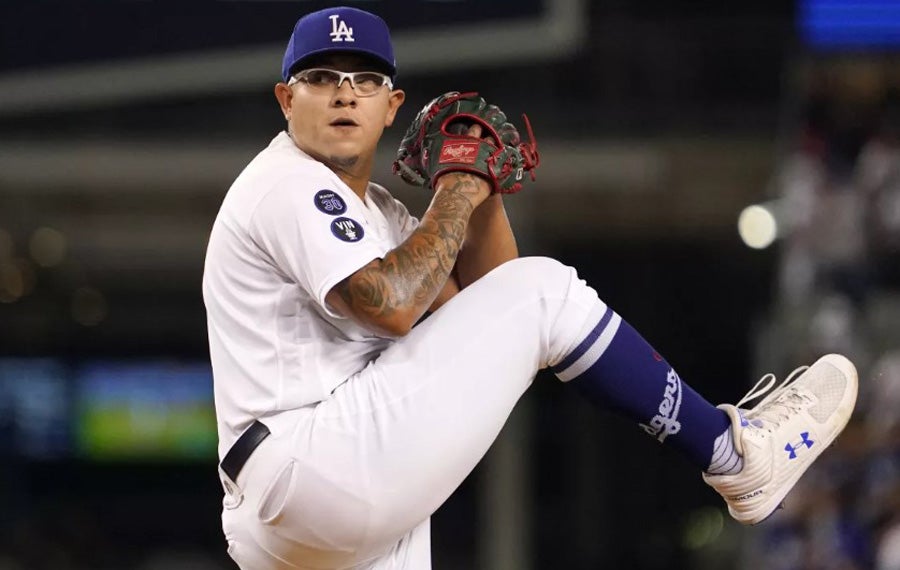 Julio Urías encabeza el roster de México