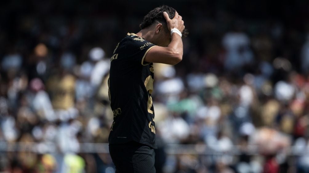 Juan Ignacio Dinenno durante el partido ante Puebla 