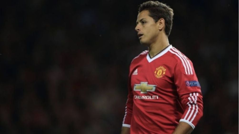 Chicharito en un partido con el Manchester United