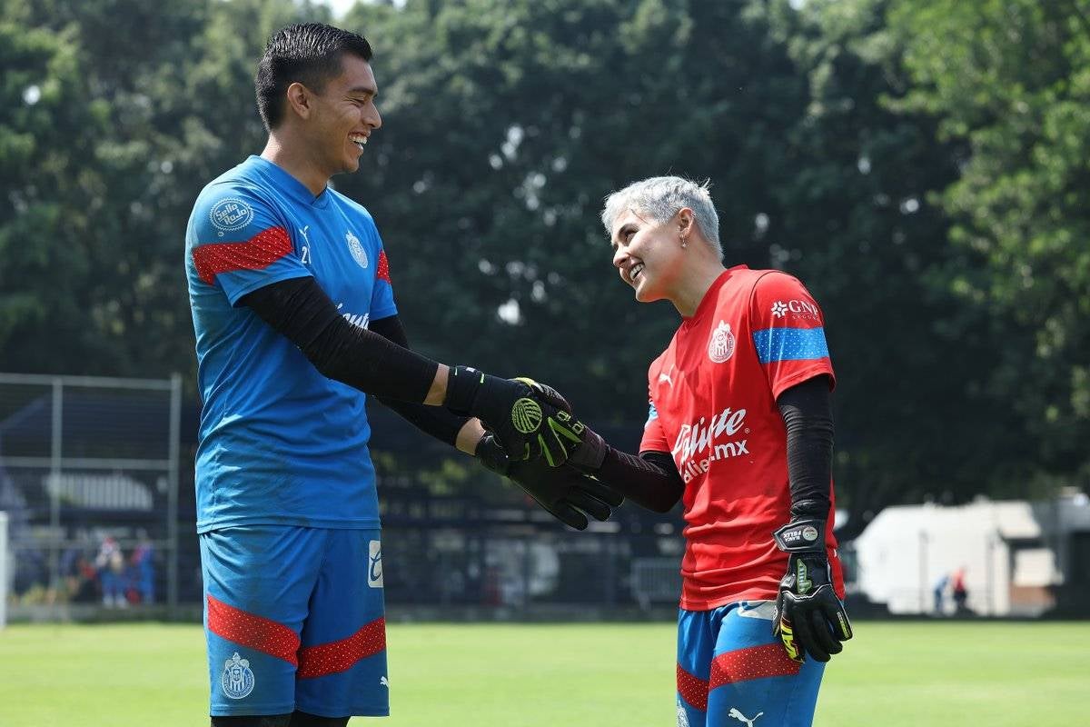 Chivas varonil y femenil convivieron en un partido 