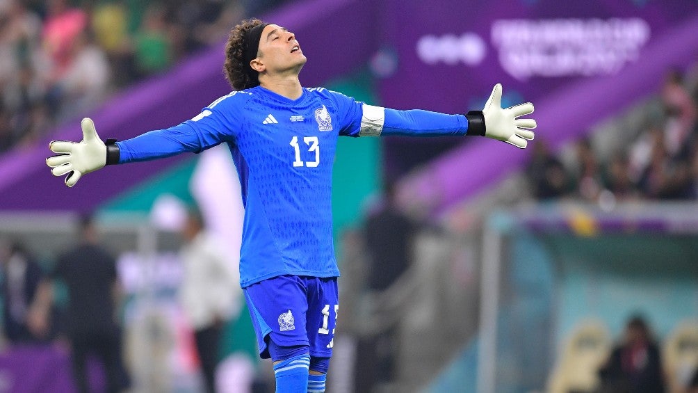 Guillermo Ochoa en partido con la Selección Mexicana