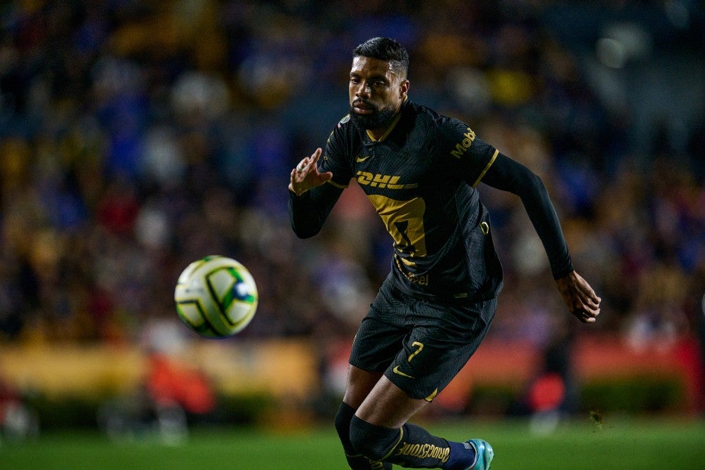 Diogo durante un partido con Pumas