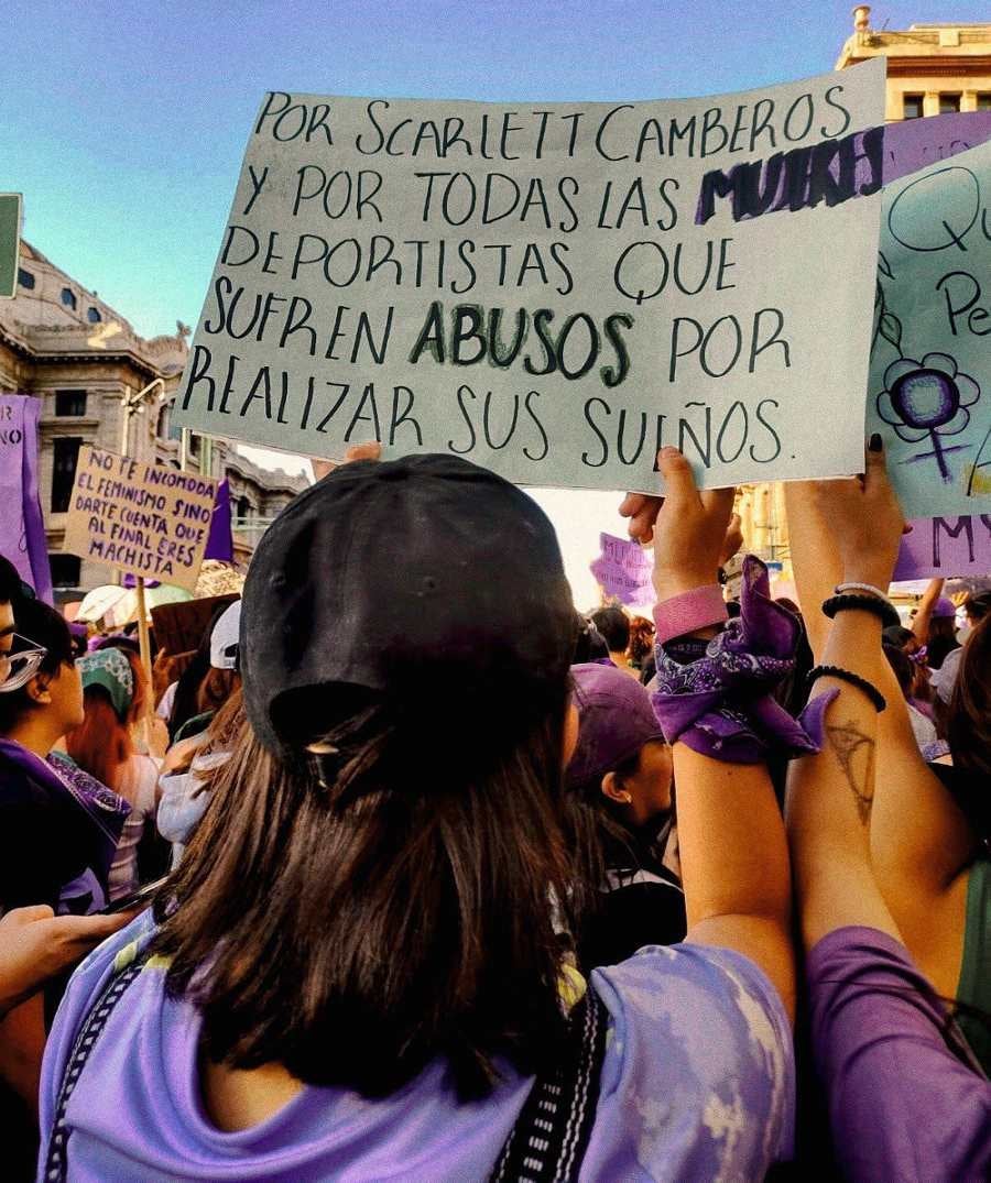 Marchan por Scarlett Camberos en Día Internacional de la Mujer