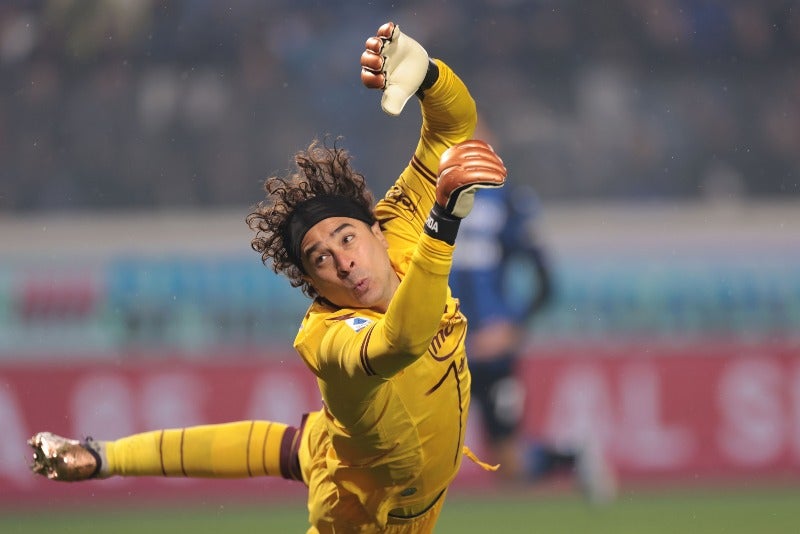 Memo Ochoa con el Salernitana