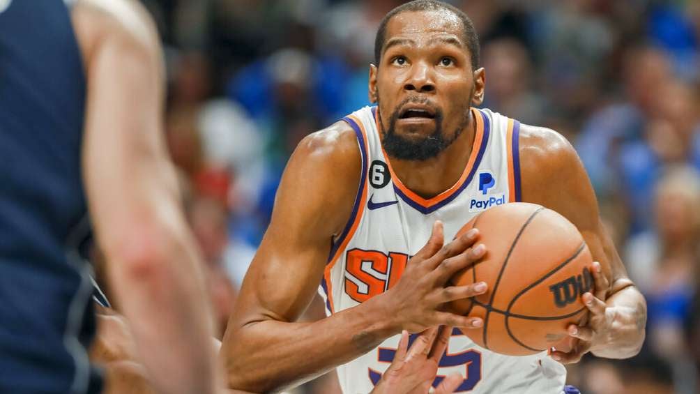 Durant tratando de anotar ante Dallas