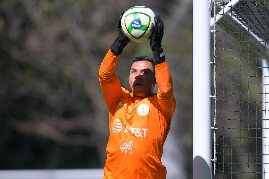 Luis Malagón en entrenamiento con las Águilas 