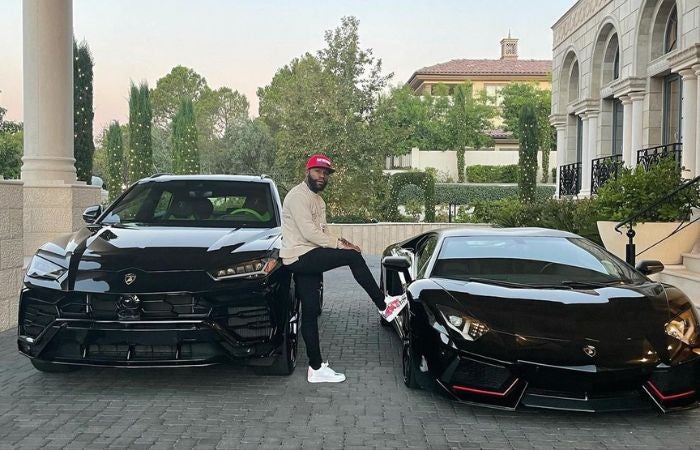 Floyd Mayweather con sus autos de lujo