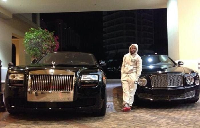 Floyd Mayweather presumiendo su Rolls Royce