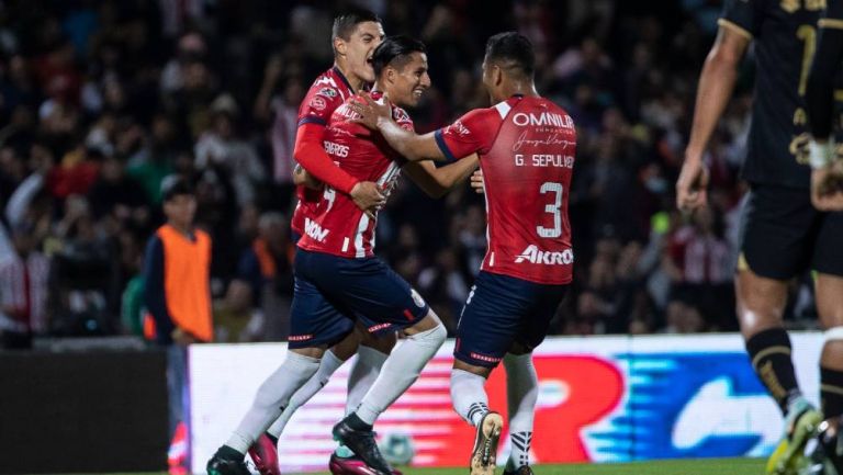 Chivas en festejo de gol